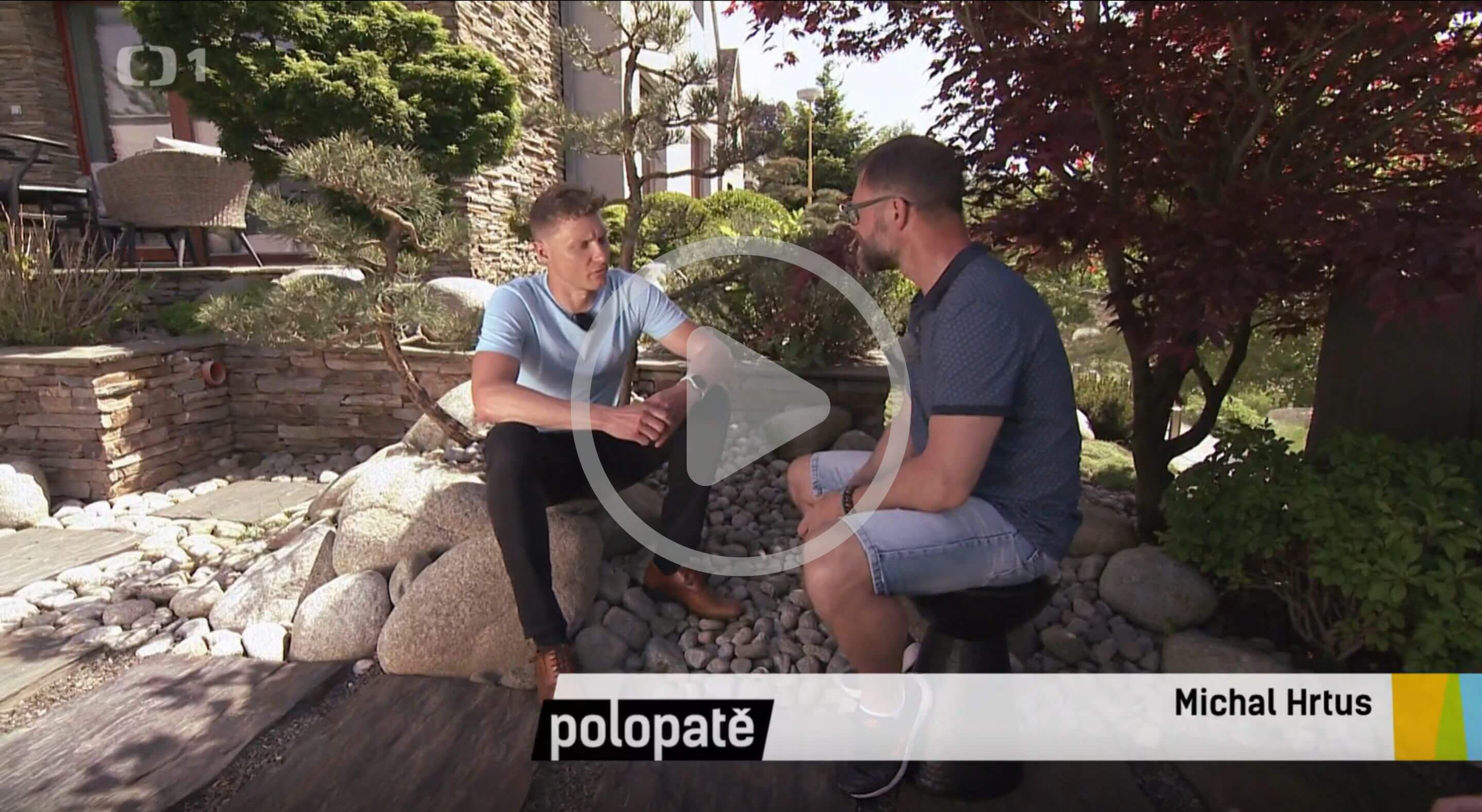 Michal Hrtus v pořadu České televize Polopatě vysvětluje práci s přírodním kamenem v zahradě